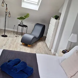 Homestay New 2 Bedrooms With Private Ensuite Bathrooms Near Heathrow, Ashford (Surrey)